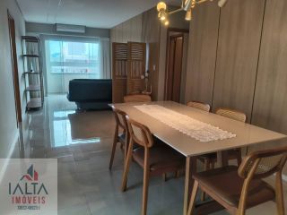 Linda cobertura espaçosa com localização privilegiada!