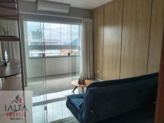 Linda cobertura espaçosa com localização privilegiada!