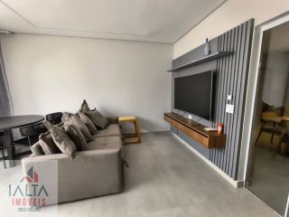 Linda cobertura espaçosa com localização privilegiada!