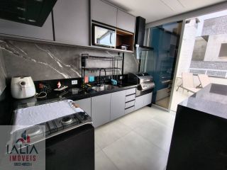 Linda cobertura espaçosa com localização privilegiada!