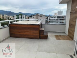 Linda cobertura espaçosa com localização privilegiada!