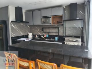Linda cobertura espaçosa com localização privilegiada!