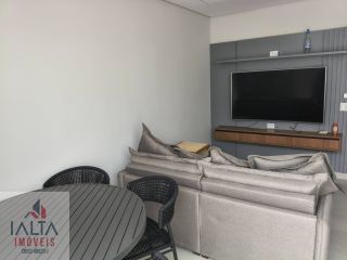 Linda cobertura espaçosa com localização privilegiada!