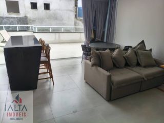 Linda cobertura espaçosa com localização privilegiada!
