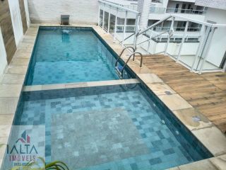 Linda cobertura espaçosa com localização privilegiada!