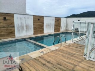 Linda cobertura espaçosa com localização privilegiada!