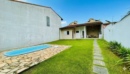 Charmosa casa com 3 dormitórios na Praia das Toninhas