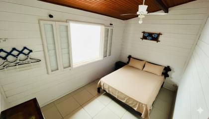 Charmosa casa com 3 dormitórios na Praia das Toninhas