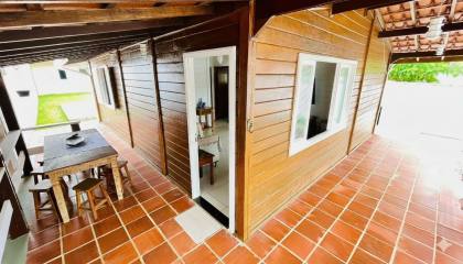 Charmosa casa com 3 dormitórios na Praia das Toninhas