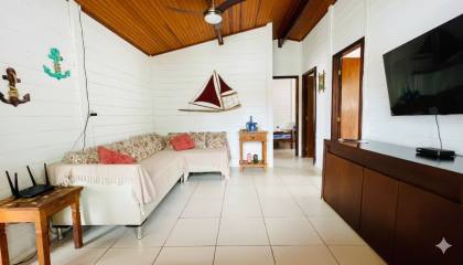 Charmosa casa com 3 dormitórios na Praia das Toninhas