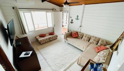 Charmosa casa com 3 dormitórios na Praia das Toninhas