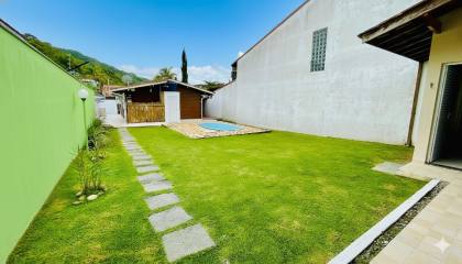 Charmosa casa com 3 dormitórios na Praia das Toninhas