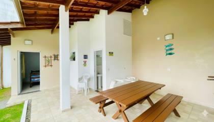 Charmosa casa com 3 dormitórios na Praia das Toninhas