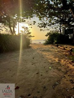 Conforto e Localização: 3 Dormitórios a 200m da Praia das Toninhas