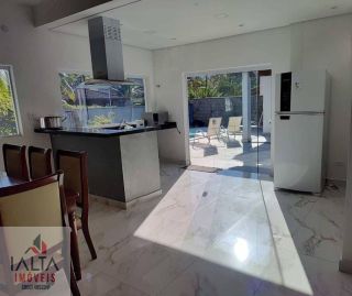 Linda Casa de Condomínio Horto Florestal.