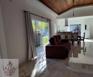 Linda Casa de Condomínio Horto Florestal.