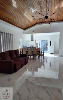 Linda Casa de Condomínio Horto Florestal.