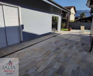 Linda Casa de Condomínio Horto Florestal.