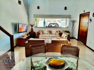 Linda Casa em Ubatuba – 4 Suítes, Área Gourmet e Apenas 350m da Praia