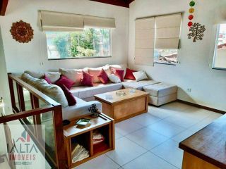 Linda Casa em Ubatuba – 4 Suítes, Área Gourmet e Apenas 350m da Praia