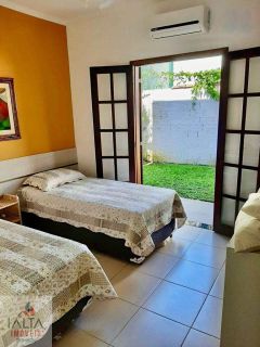 Linda Casa em Ubatuba – 4 Suítes, Área Gourmet e Apenas 350m da Praia