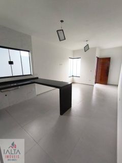 Casa Para Vender com 2 quartos 2 suítes no bairro golfinhos em Caraguatatuba