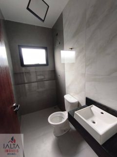 Casa Para Vender com 2 quartos 2 suítes no bairro golfinhos em Caraguatatuba