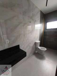 Casa Para Vender com 2 quartos 2 suítes no bairro golfinhos em Caraguatatuba