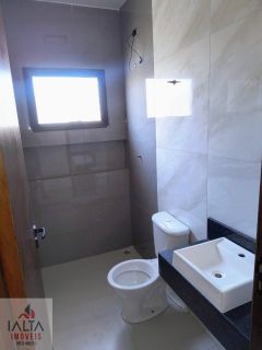 Casa Para Vender com 2 quartos 2 suítes no bairro golfinhos em Caraguatatuba