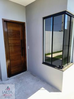 Casa Para Vender com 2 quartos 2 suítes no bairro golfinhos em Caraguatatuba