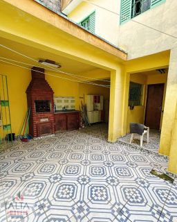 Sobrado com edícula no coração de Ubatuba!