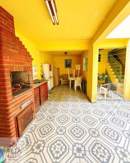 Sobrado com edícula no coração de Ubatuba!