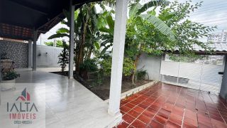 Casa com quintal amplo no Indaiá - Caraguatatuba/SP