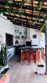 OPORTUNIDADE DE CASA PRÓXIMO AO CENTRO