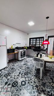 OPORTUNIDADE DE CASA PRÓXIMO AO CENTRO