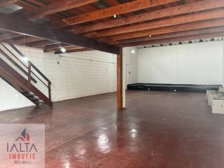 Galpão Comercial com 300m², Mezanino e Casa nos Fundos em Excelente Localização no Itaguá