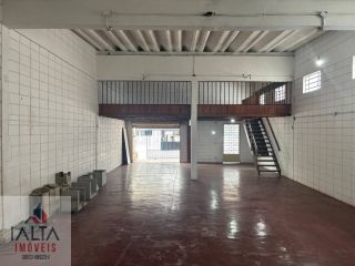 Galpão Comercial com 300m², Mezanino e Casa nos Fundos em Excelente Localização no Itaguá