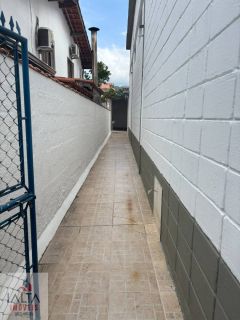 Galpão Comercial com 300m², Mezanino e Casa nos Fundos em Excelente Localização no Itaguá