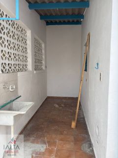 Galpão Comercial com 300m², Mezanino e Casa nos Fundos em Excelente Localização no Itaguá