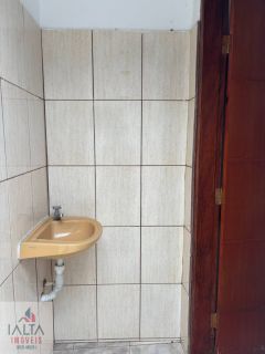 Galpão Comercial com 300m², Mezanino e Casa nos Fundos em Excelente Localização no Itaguá