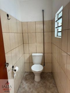 Galpão Comercial com 300m², Mezanino e Casa nos Fundos em Excelente Localização no Itaguá