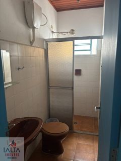 Galpão Comercial com 300m², Mezanino e Casa nos Fundos em Excelente Localização no Itaguá