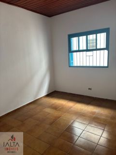 Galpão Comercial com 300m², Mezanino e Casa nos Fundos em Excelente Localização no Itaguá