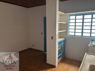 Galpão Comercial com 300m², Mezanino e Casa nos Fundos em Excelente Localização no Itaguá