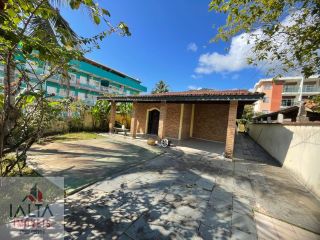 Casa de esquina com 4 quartos na Maranduba