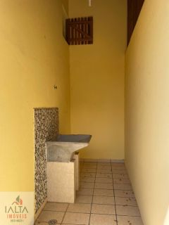 Casa de esquina com 4 quartos na Maranduba