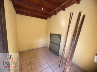 Casa de esquina com 4 quartos na Maranduba
