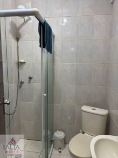 Charmoso Apartamento a 50m da Orla do Itaguá com 2 Suítes, Lazer e Vaga Coberta