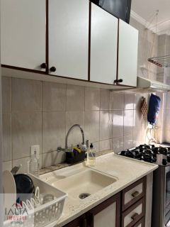 Charmoso Apartamento a 50m da Orla do Itaguá com 2 Suítes, Lazer e Vaga Coberta
