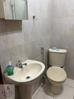 Charmoso Apartamento a 50m da Orla do Itaguá com 2 Suítes, Lazer e Vaga Coberta